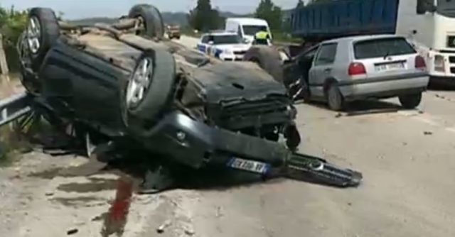 Shpejtësia dhe parakalimi i gabuar për pak sa nuk u kushton jetën dy të rinjve në Fushë-Krujë