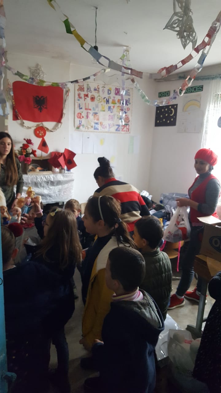 Durrës, nxënësit e shkollës “Ibrahim Kodra”, dhurata për bashkëmoshatarët e tyre (FOTO)
