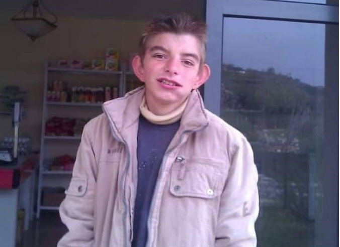 Zhduket prej 8 ditësh bariu 17-vjeçar. Herën e fundit e panë të hipte në një makinë