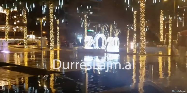 Pas plagëve të tërmetit, atmosfera festive e Durrësit nuk mungon as këtë vit…(VIDEO)