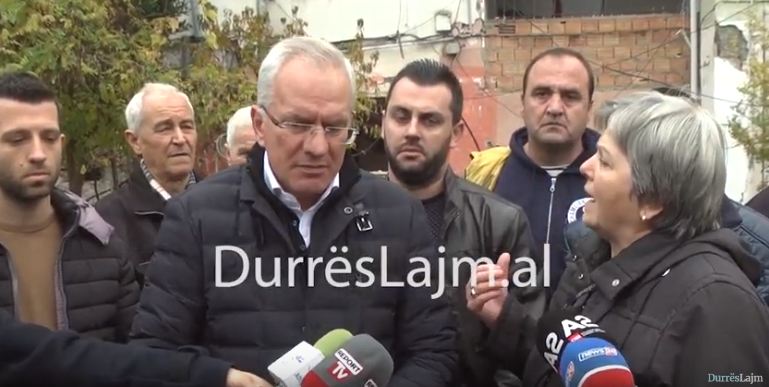Xhaferaj takon banorët te lagjja 18: Në zonat e prekura nga tërmeti, ka interes KÇK-ja (VIDEO)