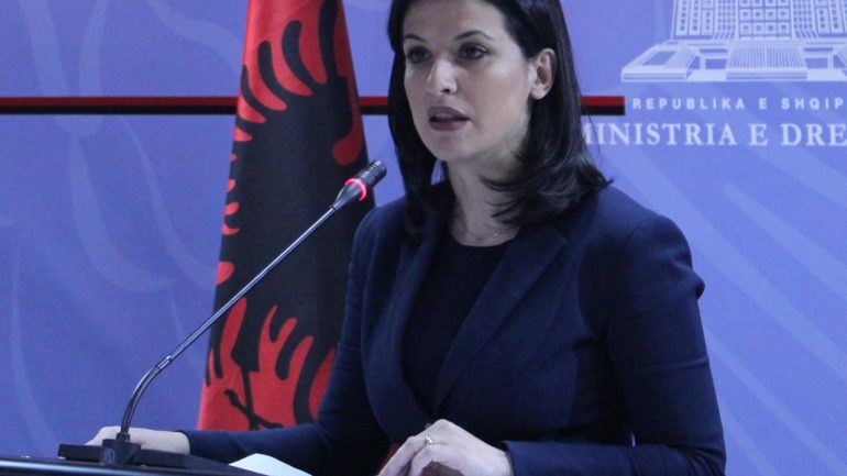 Letra/ Dje e shkarkuan, drejtoresha-Ramës: Ndihmoje Etilda Gjonajn…