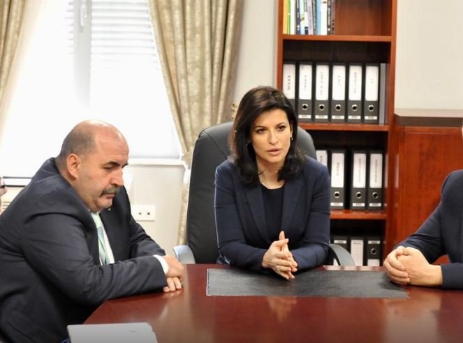 Kërcënimi i 3 drejtuesve të burgjeve, ministrja Gjonaj: Po mbrohen nga struktura speciale e 41 Bis