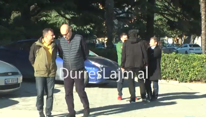 FOTOLAJM/ Vangjush Dako pret i lumtur zgjedhjen e ish-vartësit të tij kryetar bashkie!