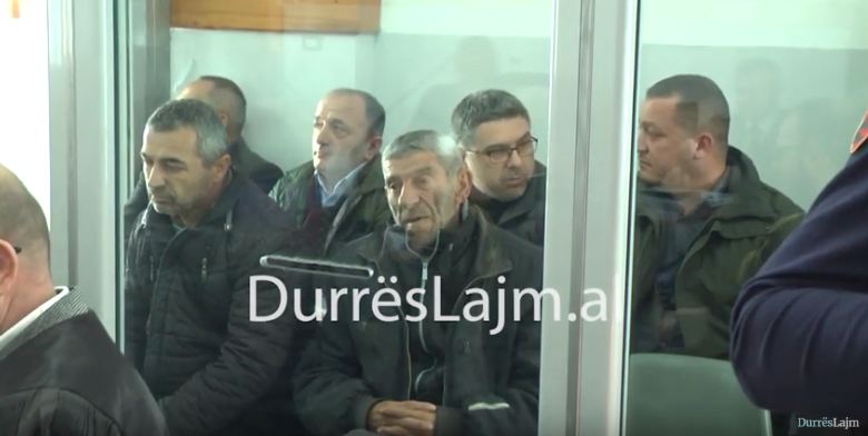 Gjykata e Durrësit jep vendimin për 9 të arrestuarit për tërmetin, një humb ndjenjat në sallë (VIDEO)