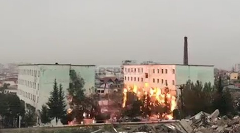 Shihni si shemben me eksploziv dy godinat tek Universiteti Bujqësor (VIDEO)