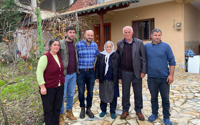 Të mirat nuk harrohen kurrë… Familjes në Durrës i kthehet nderi nga hebrenjtë pas 75 vitesh