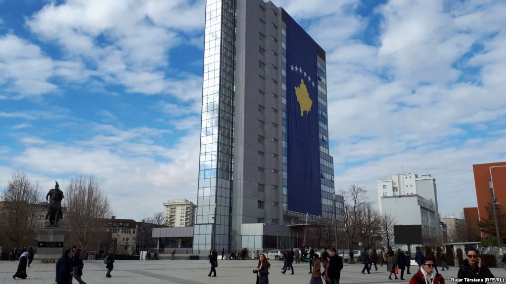 Qeveria e Kosovës miraton rregulloret për kompensimin e punës jashtë orarit për Policinë dhe pagat në FSK