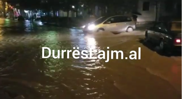 Shiu rikthen përmbytjet në Durrës, probleme te lagjja nr.18 (VIDEO)