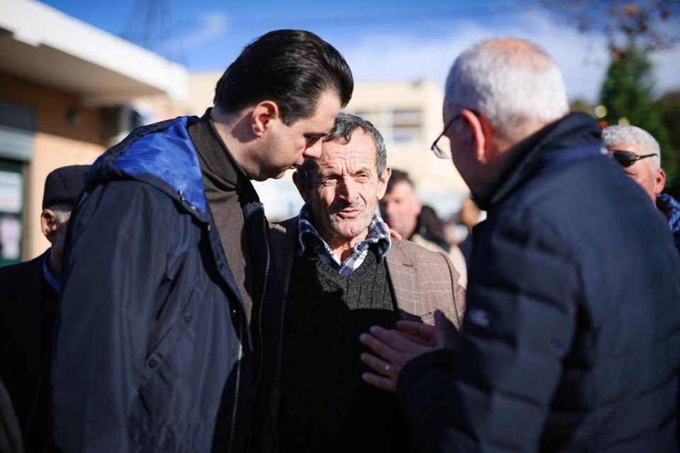 Basha viziton familjet e prekura nga tërmeti në Durrës