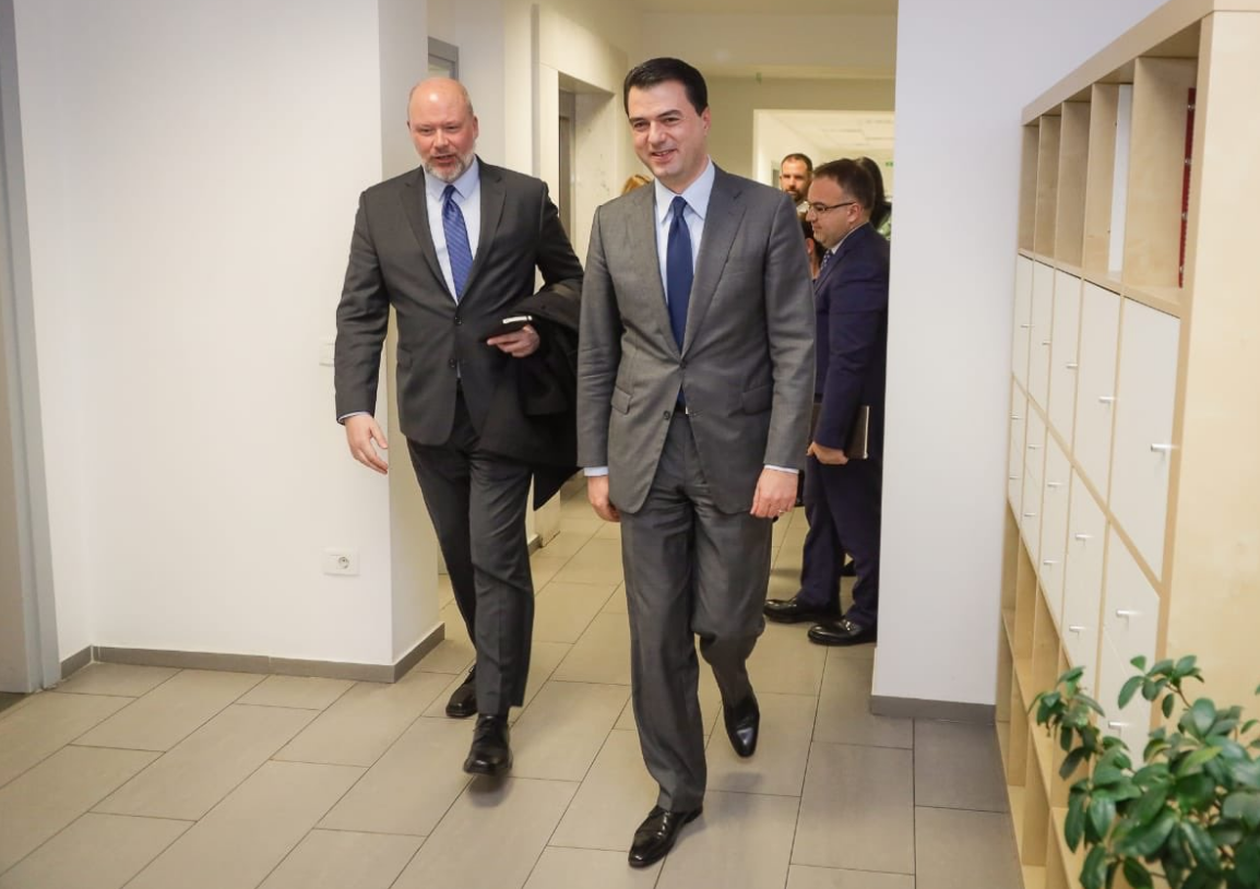 Basha takon McCarthy: Vlerat e perëndimit, udhërrëfyes për zgjidhjen e krizës