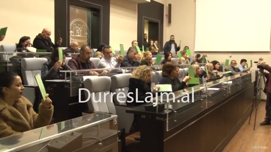 Rritet nr. i qytetarëve që përfitojnë bonus qiraje në Durrës. Ja kush do t’i riparojë pallatet para vitit 1993 (VIDEO)