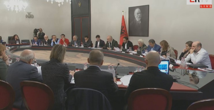 Rama bën bilancin para Komiteti të Rindërtimit: Janë 261 pallate dhe 2237 banesa të dëmtuara rëndë