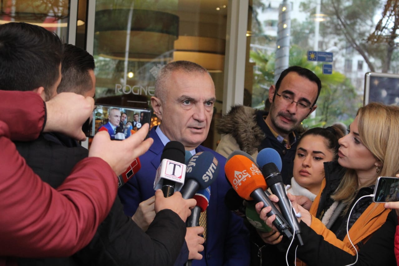 A do ta dekretojë Meta ligjin “Antishpifje”?