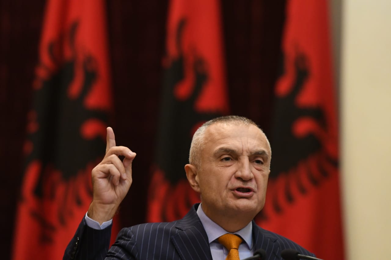 Presidenti Meta pritet të shkojë sot në Prokurori