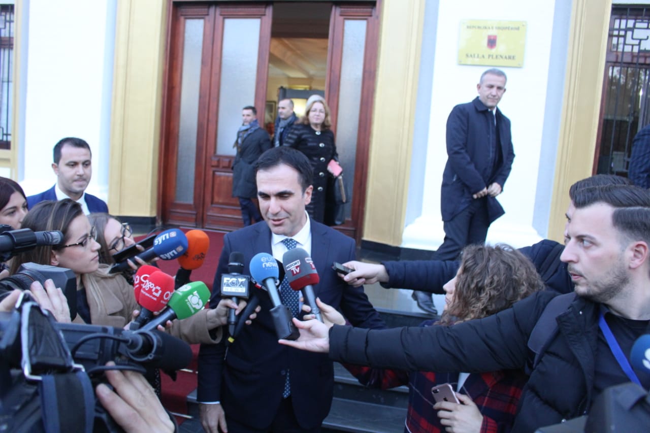 Udhëzimi i Çelës për prokurorët: Dosjet të kalohen tek SPAK, ruani sekretin hetimor