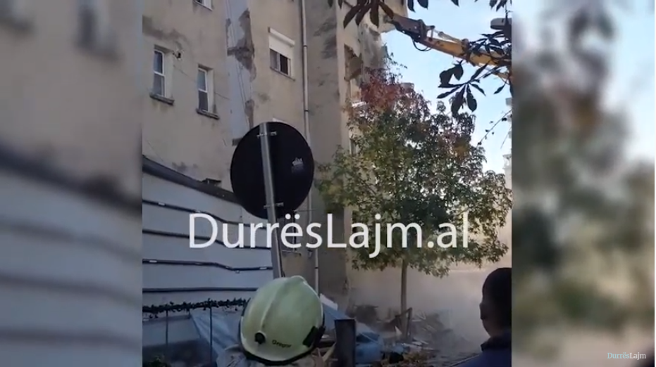 Nis shembja e pallatit 6-katësh në Durrës (VIDEO)