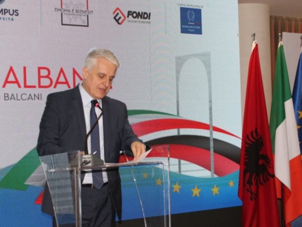 “S’mendoj se ajo që po bën qeveria është gjëja më e zgjuar”, Majko: Politika të ndryshojë pak lëkurë