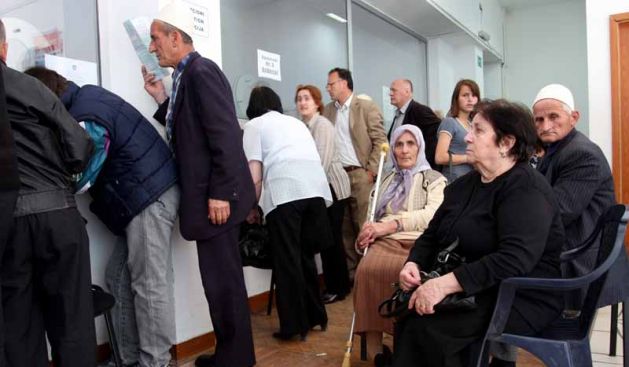 Shpërblimet për pensionistët, grafiku i datave se kur mund t’i tërhiqni