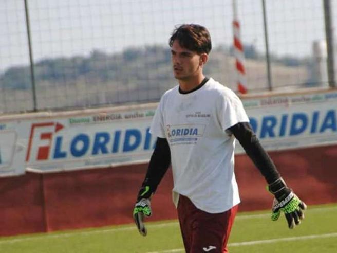 Po udhëtonte me miqtë e tij, ndërron jetë portieri 19-vjeçar pas një aksidenti me makinë