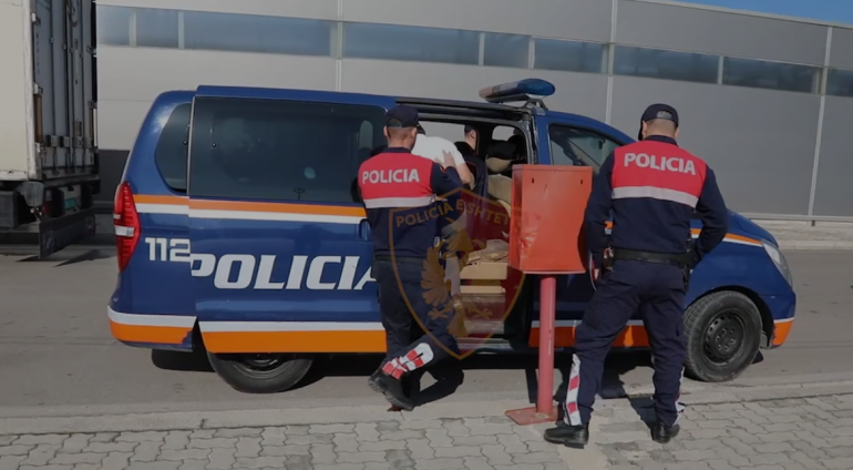 Kokainë, krime seksuale dhe vjedhje, arrestohen 3 shqiptarët e shpallur në kërkim ndërkombëtar