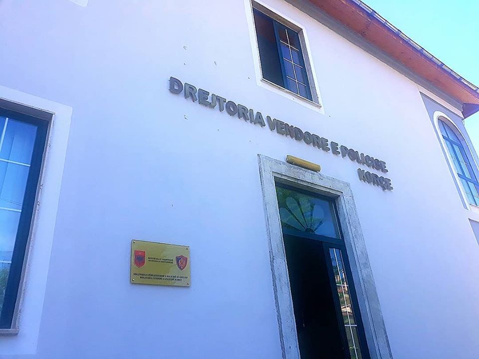 Kapet në kufi vlonjati në kërkim, i vodhi pasaportën një personi tjetër