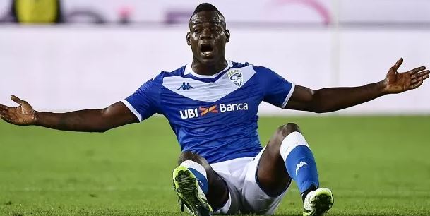 Presidentit të Breshias i vjen në majë të hundës me Balotelin: E ka lirinë për t’u larguar