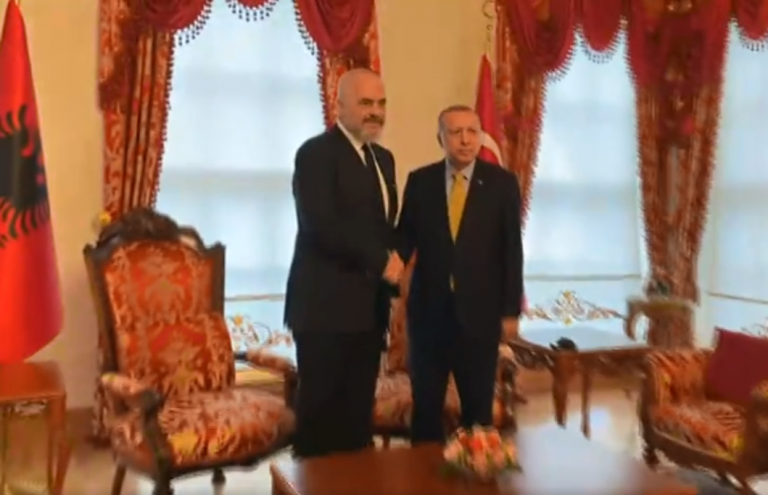 Premtoi ndërtimin e 500 shtëpive pas tërmetit tragjik, Rama takon Erdogan (VIDEO)