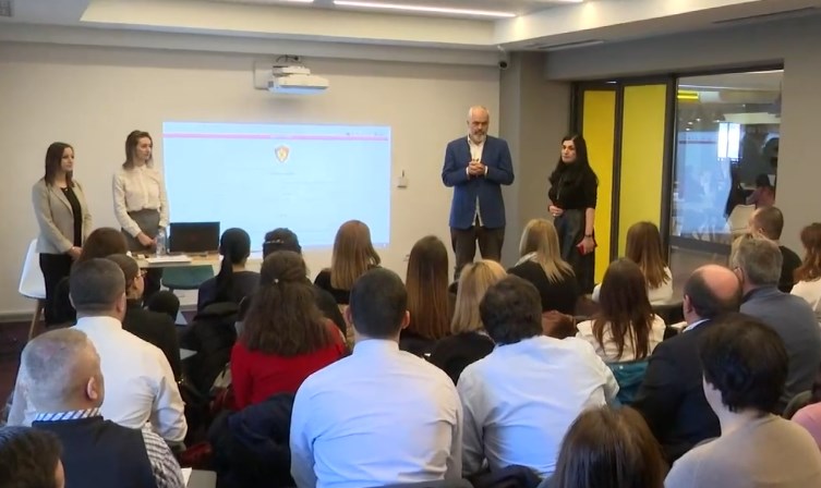 Nga 1 janari 472 shërbime online