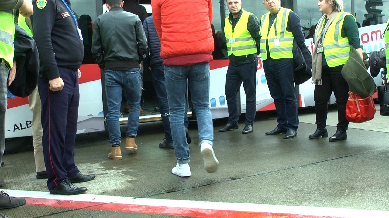 Riatdhesohen 173 azilantë shqiptarë