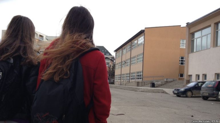 Sot rinis mësimi në zonat e prekura nga tërmeti, mbi 30 shkolla nuk do të hapen