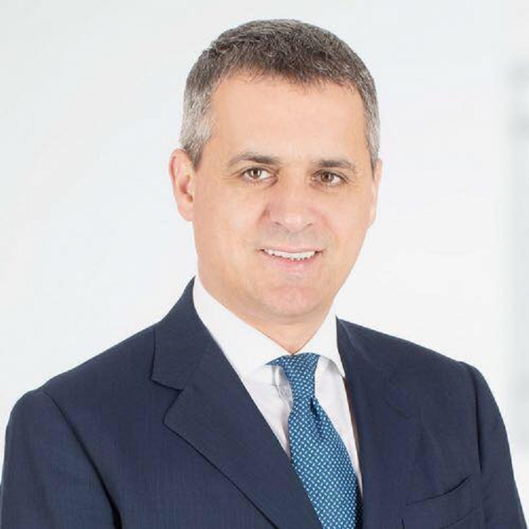 “Unë sot paguhem me gjysmën e pagës”, ish-deputeti uron Vitin e Ri me një mesazh të fortë