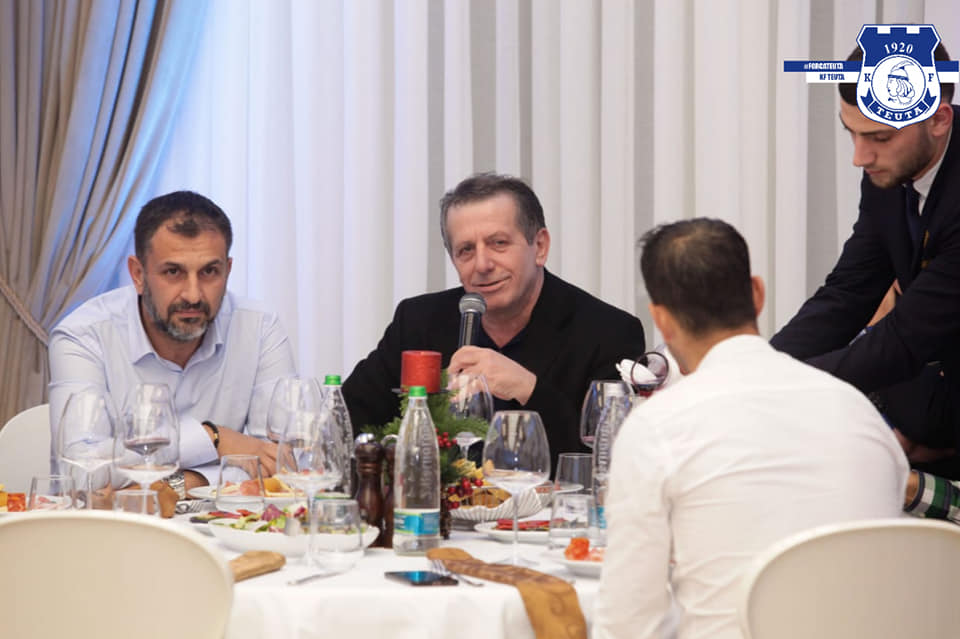 Teuta e mbyll me festë, ahengun e bëjnë ish-lojtarët . Surpriza dhe batuta, durrsakët elektrizojnë atmosferën