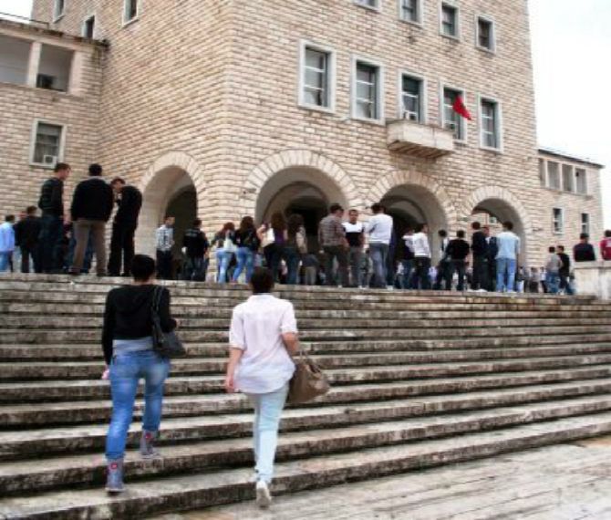 Shtyhet deri më 13 dhjetor mësimi në 2 universitete në Tiranë