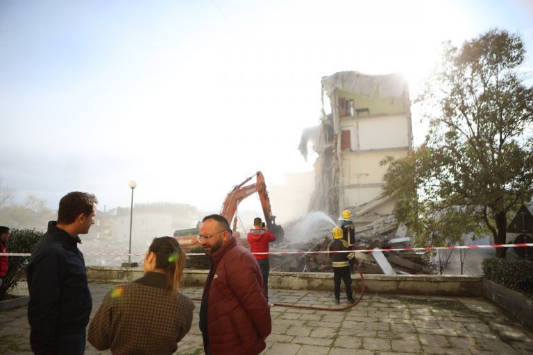 Shemben godinat e dëmtuara nga tërmeti në “Qytetin Studenti”, Veliaj: Të përgatitur për këdo që ka nevojë të marrë bonusin e qirasë