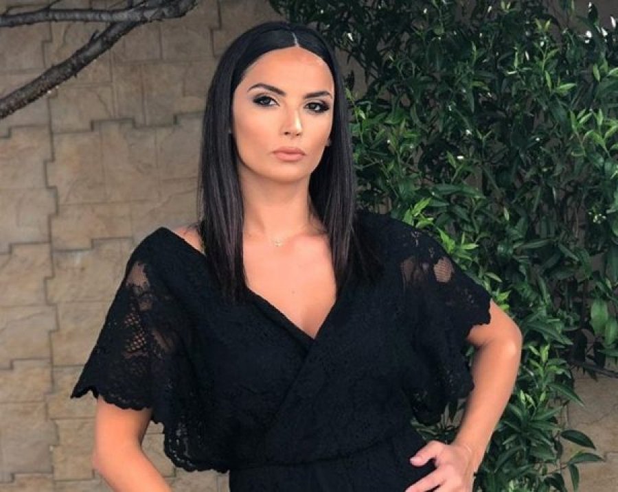 Nënë për herë të parë, gazetarja poston foton e “ëmbël”