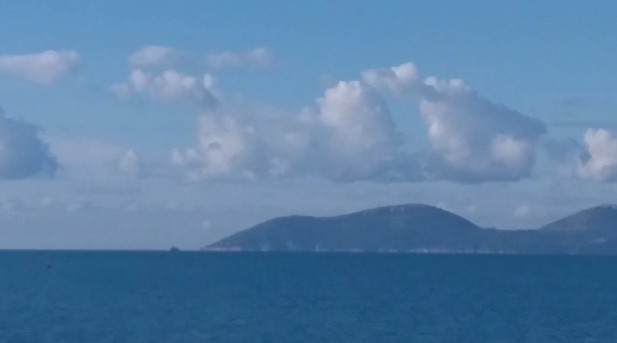 Anija me flamur italian ngec në cektësi, rojet bregdetare i vijnë në ndihmë