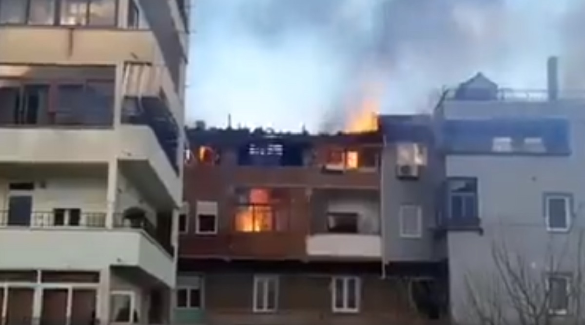 Momente paniku në Pogradec, flakët pushtojnë dy katet e fundit të pallatit