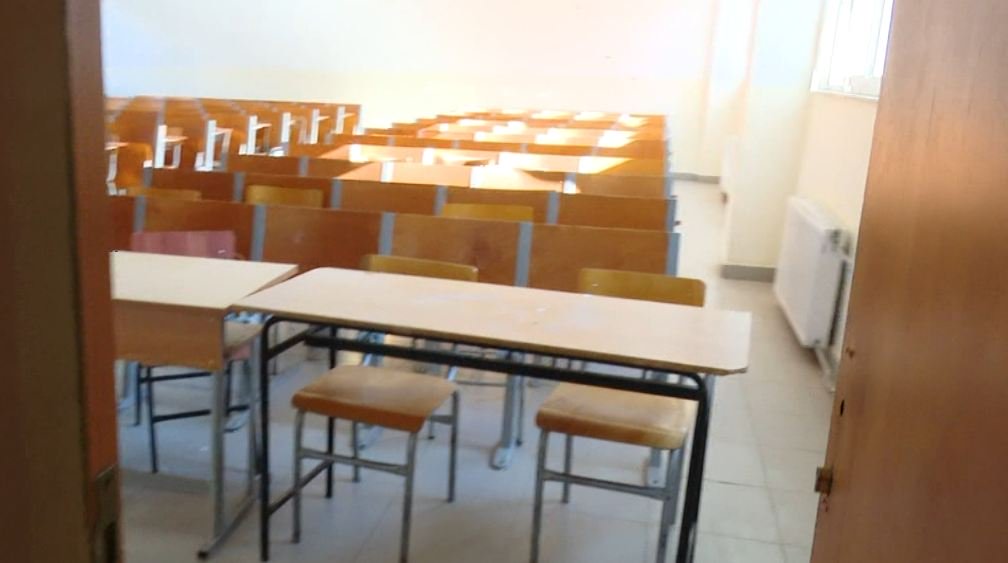 Mësim edhe të shtunave! Në fakultetet që u dëmtuan nga tërmeti do të zëvendësohen orët e humbura