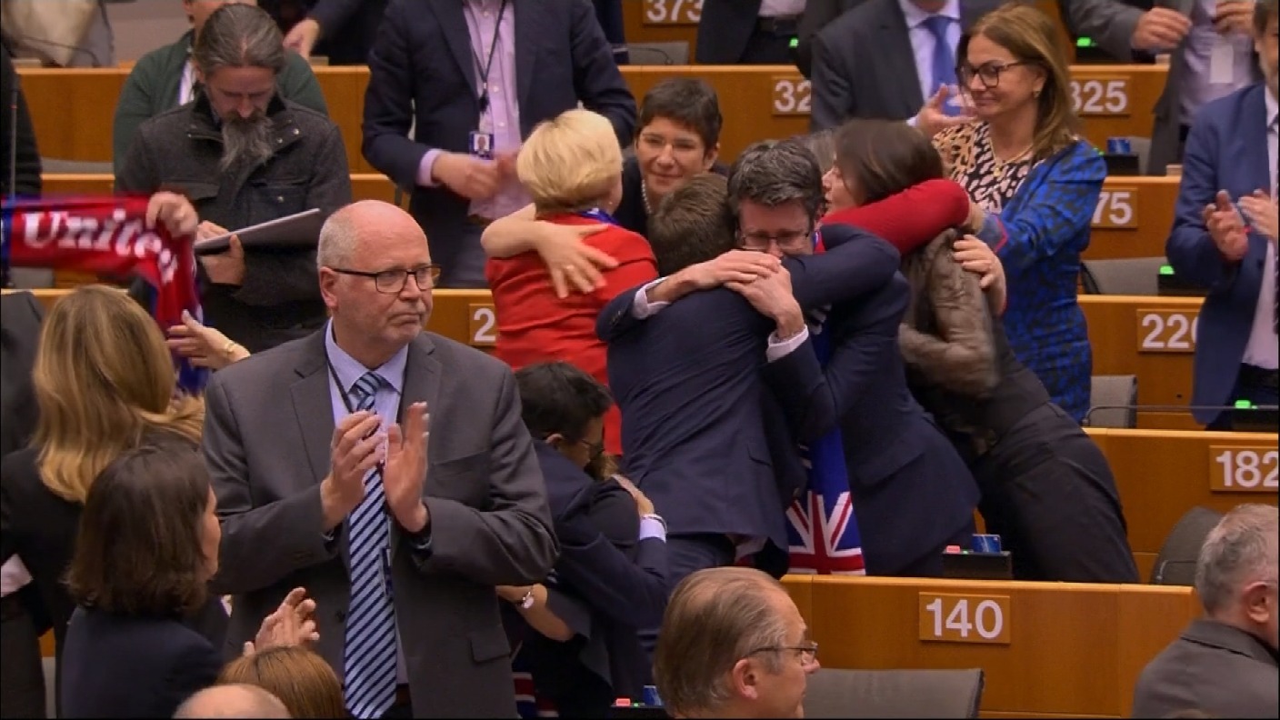 Parlamenti Europian miraton daljen e Britanisë