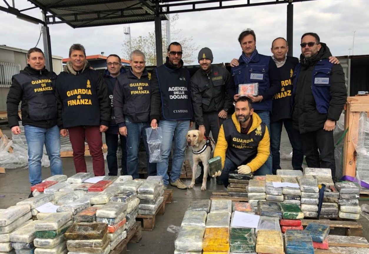 Si ishin fshehur 333 kg kokainë e pastër në Itali, mes 4 të arrestuarve edhe shqiptari me dy emra (VIDEO)