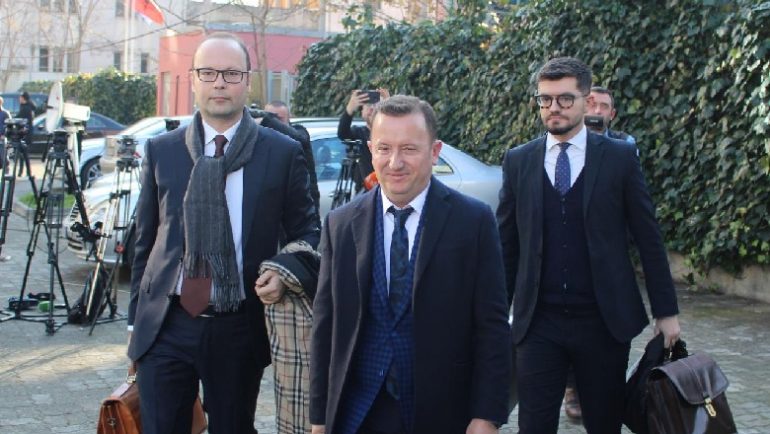 Gjykata e Tiranës pushon çështjen penale ndaj Bashës, Ristanit e Dervishit