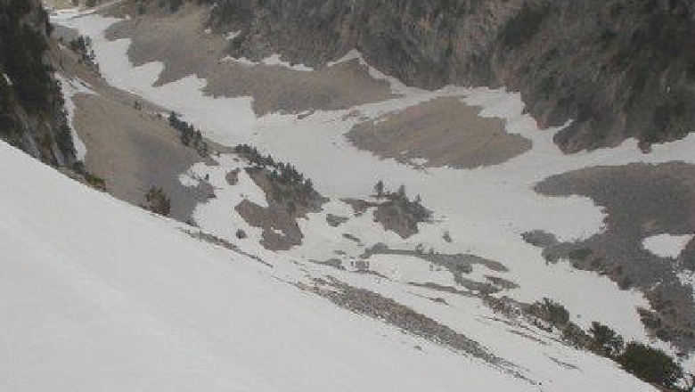 Alpinisti rrëshqet në malin e Tomorrit dhe thyen këmbën, transportohet me helikopter drejt Tiranës