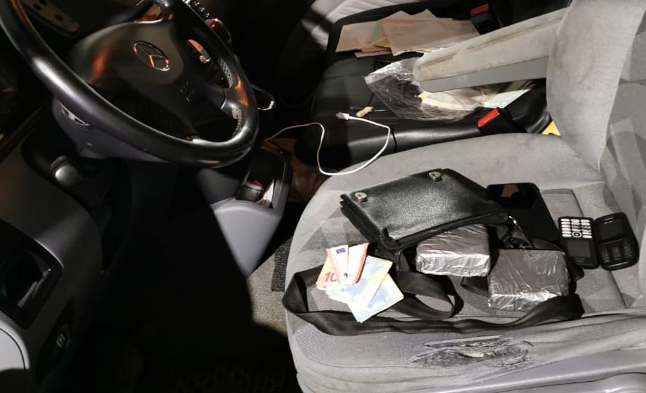 Me gjysëm kg heroinë, arrestohet në kufi