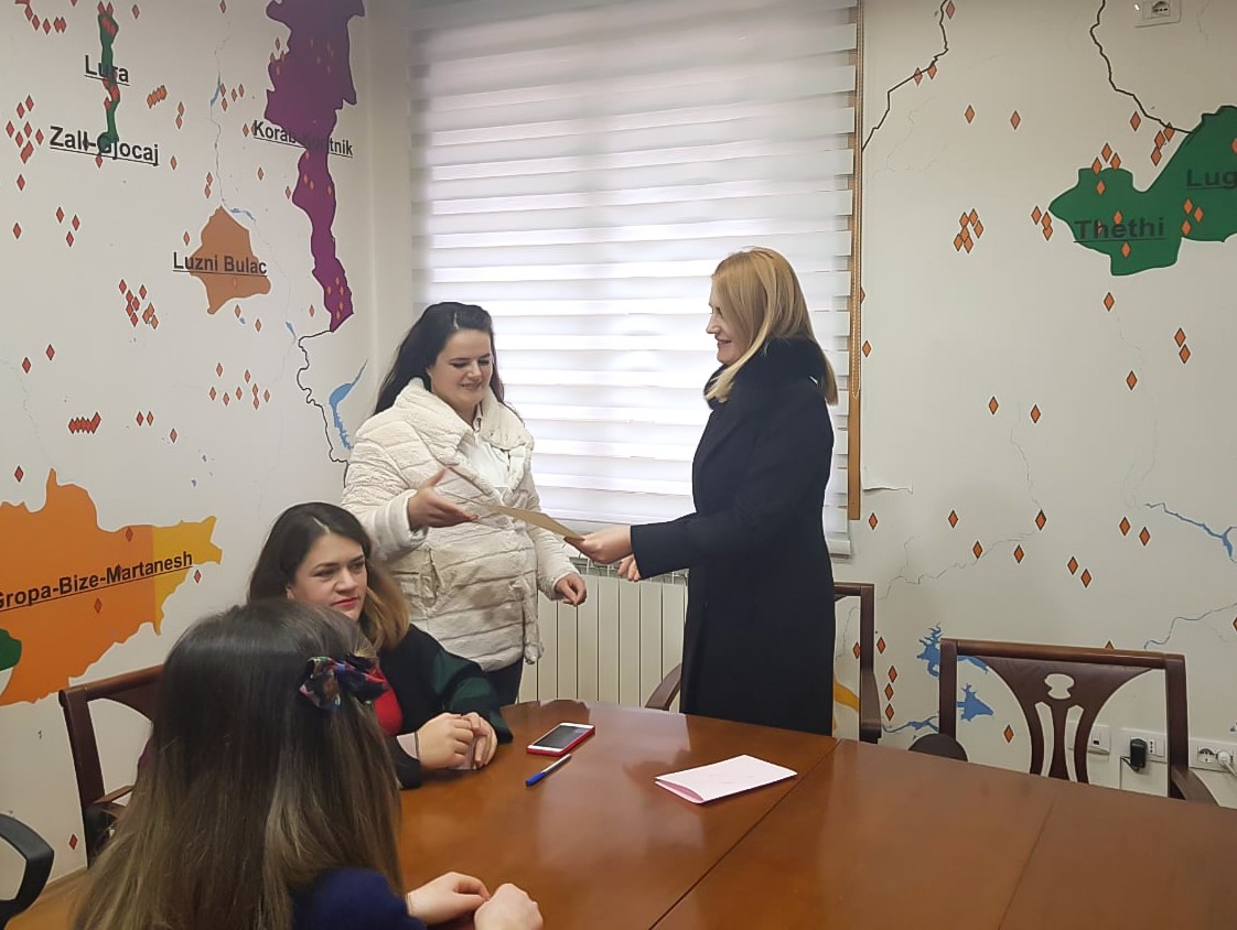 Shpërndahen licencat e para për profilin “Mësues Ndihmës”