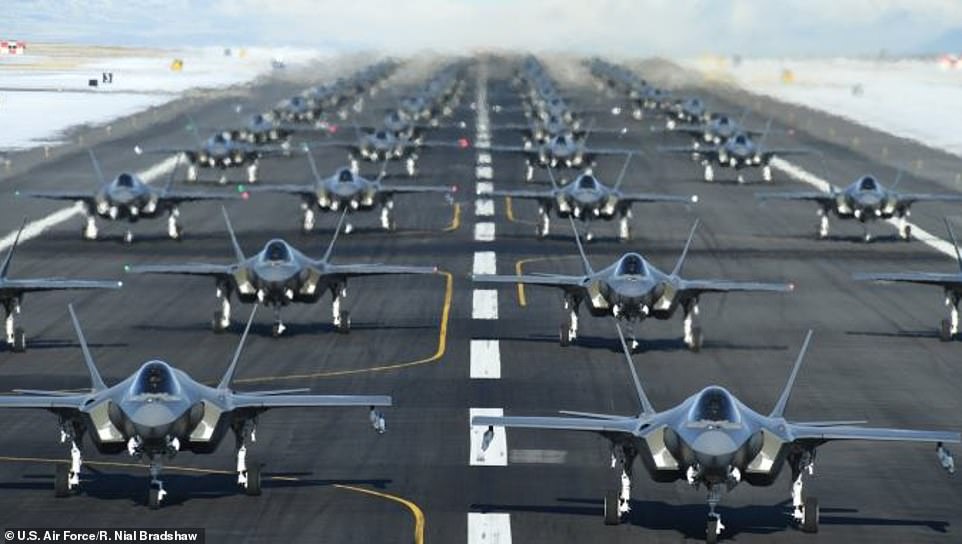 SHBA tregon muskujt, ngre në qiell avionët më të avancuar në botë (FOTO)