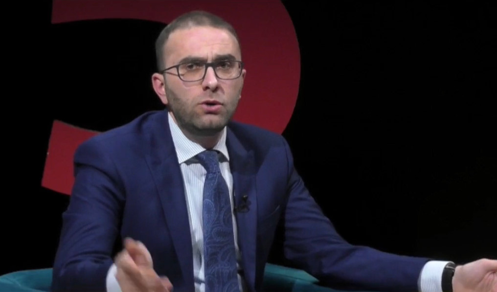 Bardhi paralajmëron kryebashkiakun me dy emra: Është dënuar në BE, shumë shpejt bëhet publik