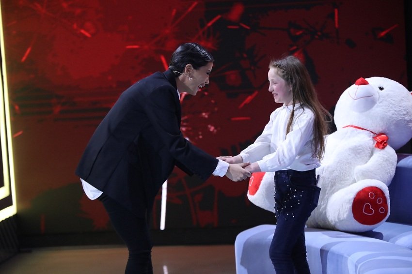 “Ne kemi të njëjtën histori dhe ti mund t’ja dalësh siç ja dola unë!”/ Mesazhi i Dafina Zeqirit për vajzën 11-vjeçare