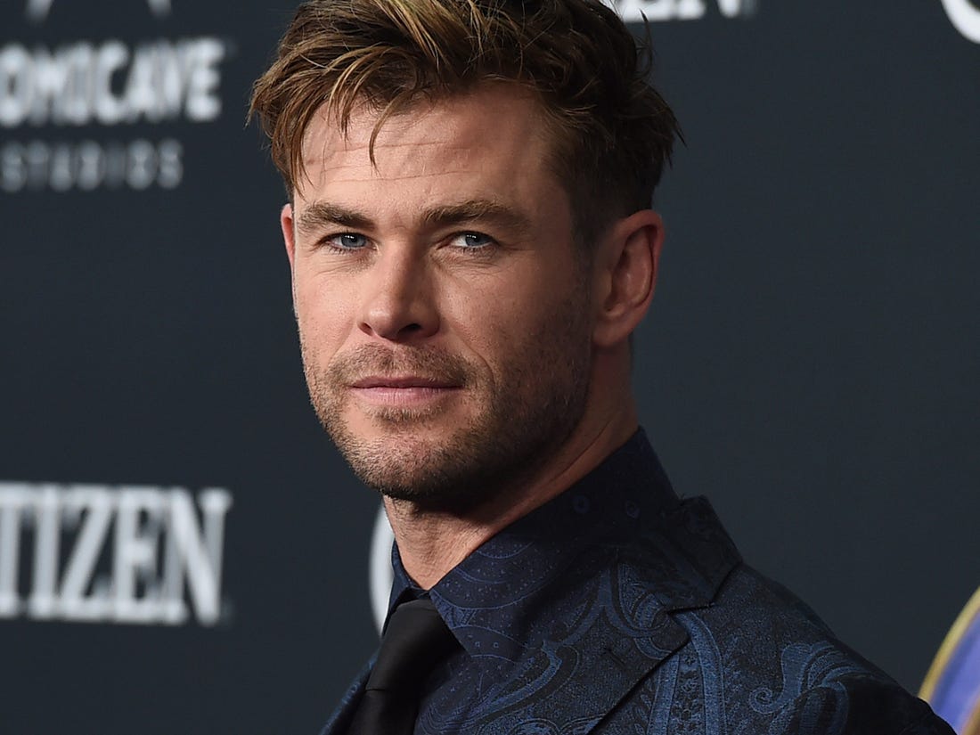 Chris Hemsworth dhuron një milion dollarë për të luftuar zjarret në Australi