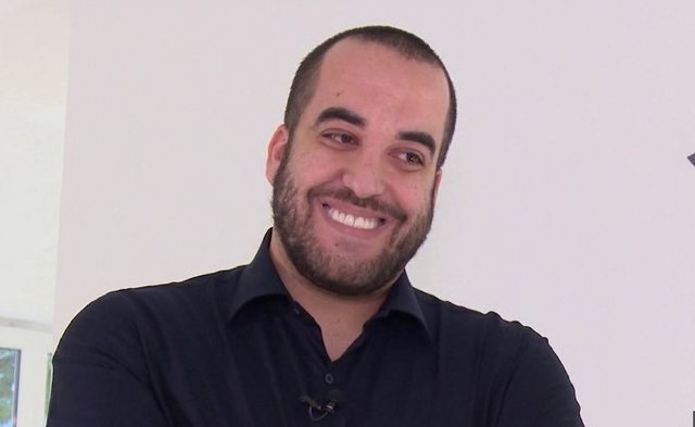 Pas humbjes së të dashurës, Greg Rama i kthehet normalitetit… Çel ekspozitë në Greqi